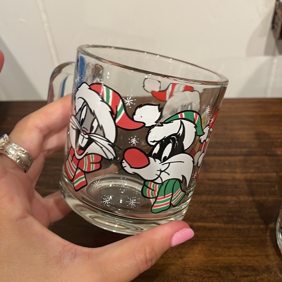 (2) Vintage Looney Tunes Christmas Glass Mugs - Picture 8 of 15